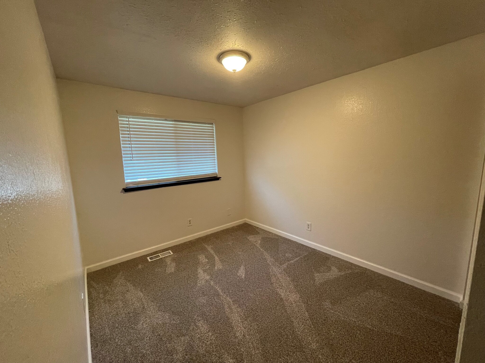 Building Photo - 1001 S Zillah Ct