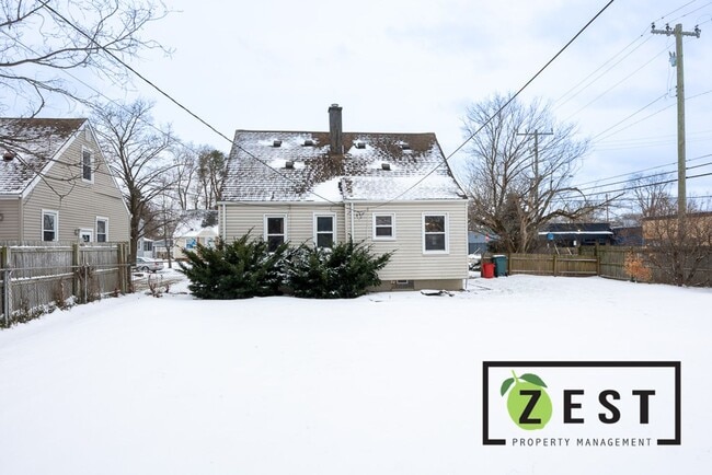 Building Photo - Amazing 3 Bedroom 1 Bathroom - $1500