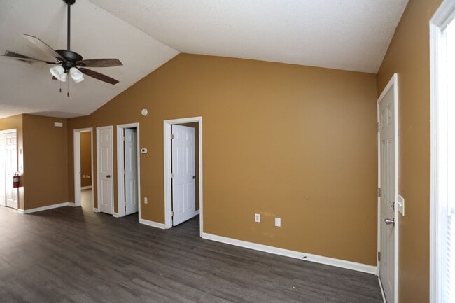 Building Photo - 2 Bedroom at Stadium Walk