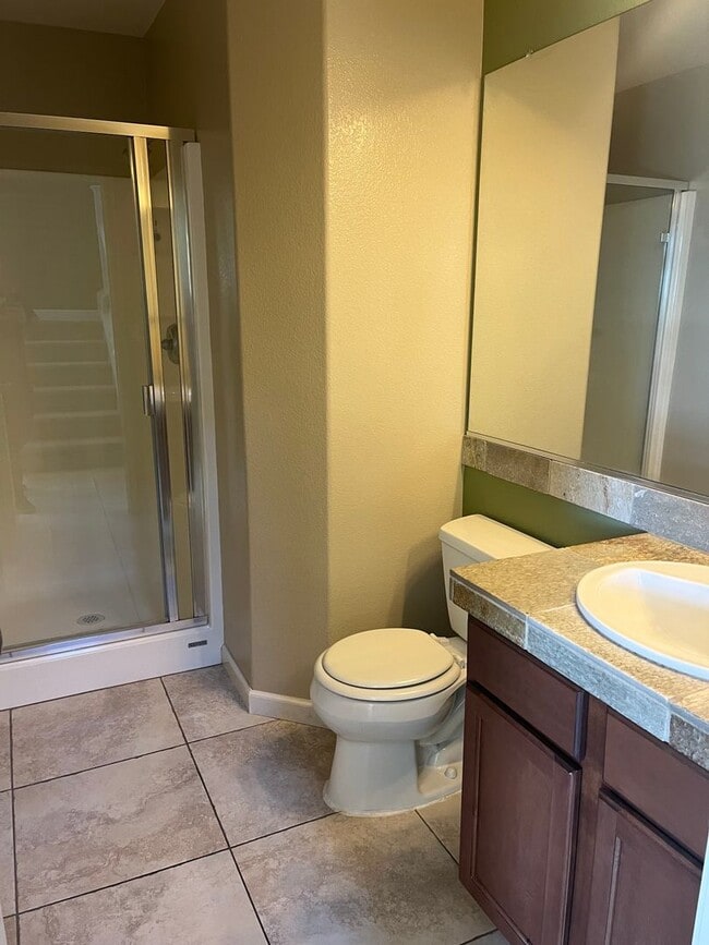 Building Photo - 3 bedroom 3 bathroom with bonus room in No...