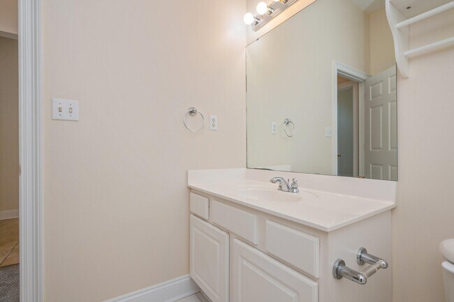 Building Photo - 1697 Glenwood Ct