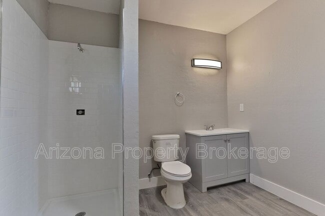 Building Photo - 1538 E Pierce St