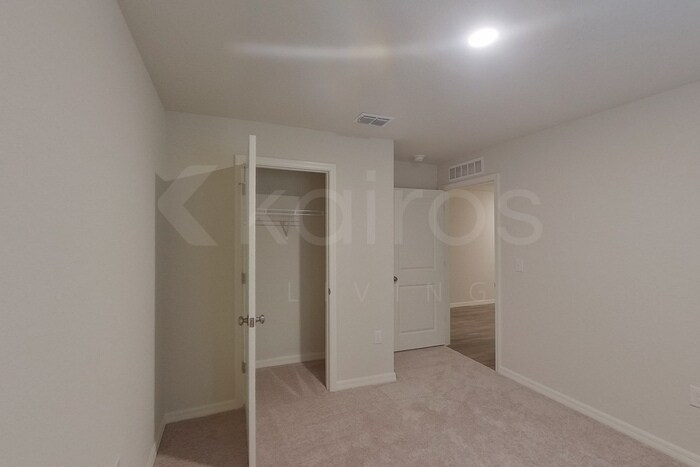 Building Photo - 1190 S San Mateo Dr