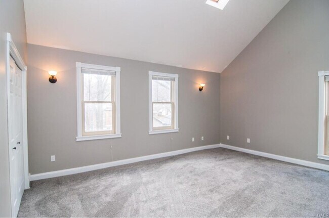 Building Photo - 342 Park Dr