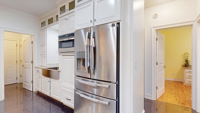 Building Photo - 100 Sweetbriar Lakes Dr