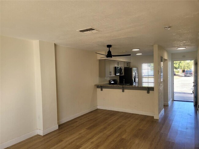 Building Photo - 1236 Dovehill Dr