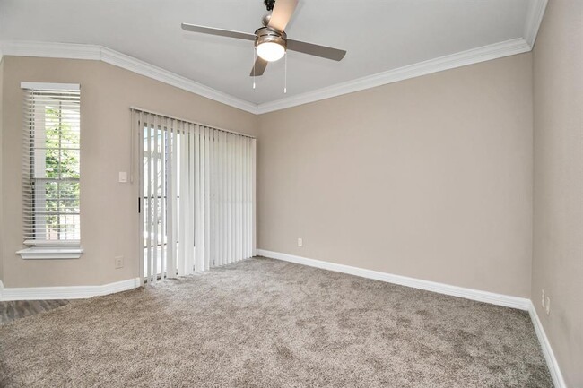 Building Photo - 3225 Woodland Park Dr