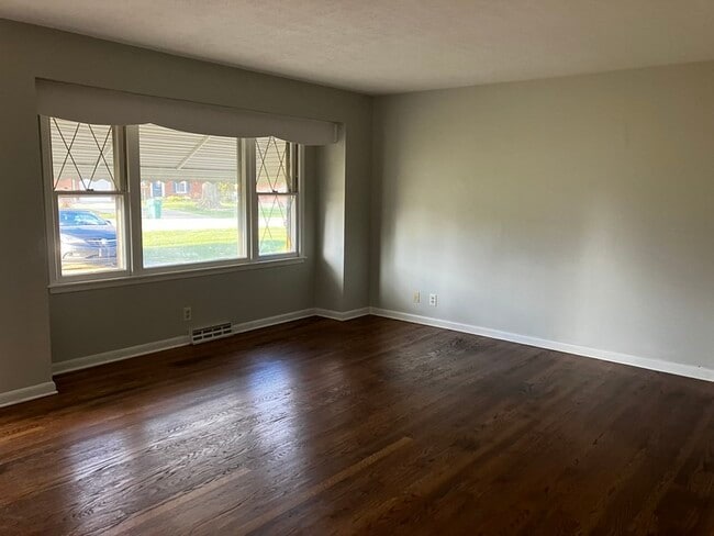Building Photo - 7001 Green Manor Dr