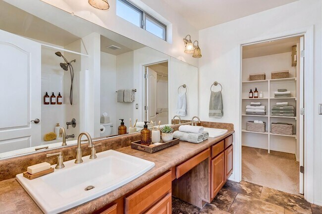 Building Photo - 538 E Dragon Springs Dr