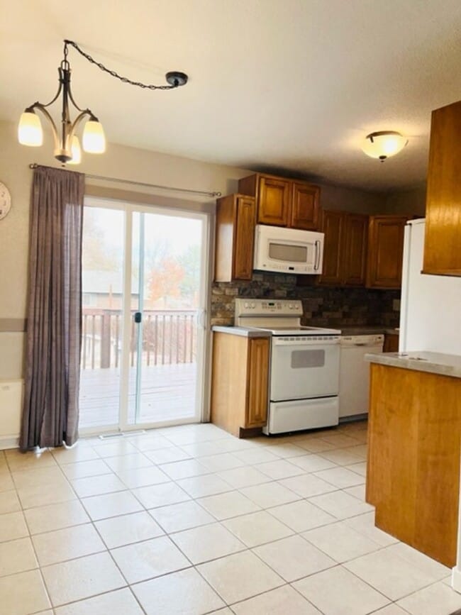 Building Photo - 5 Bedroom on a large corner lot in the heart of Berthoud!