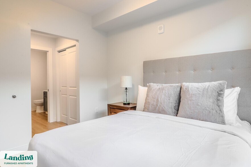 Building Photo - 210 E Green St