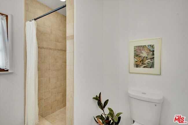 Building Photo - 4300 Laurelgrove Ave