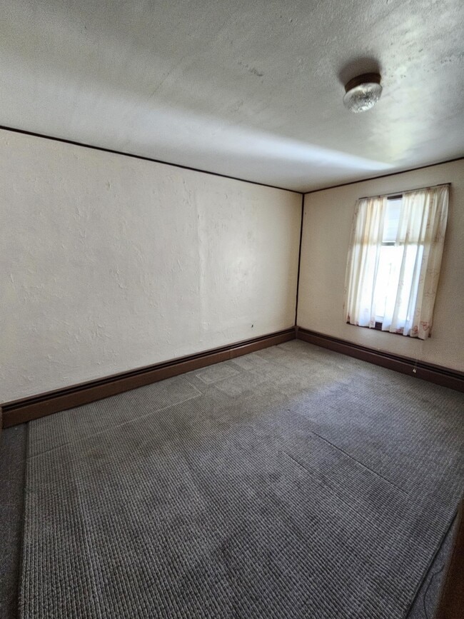Building Photo - 154 E Catawissa St