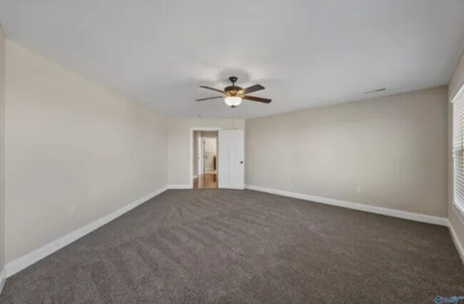Building Photo - 2807 Talon Cir