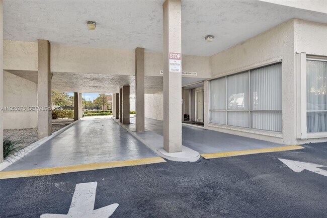 Building Photo - 1625 SE 10th Ave