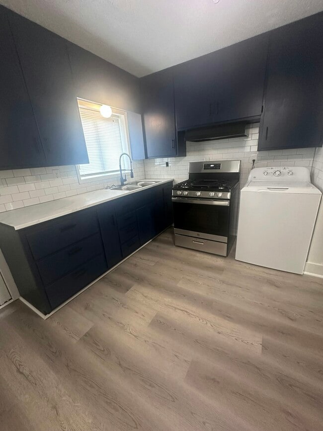 Building Photo - 912 Orange St