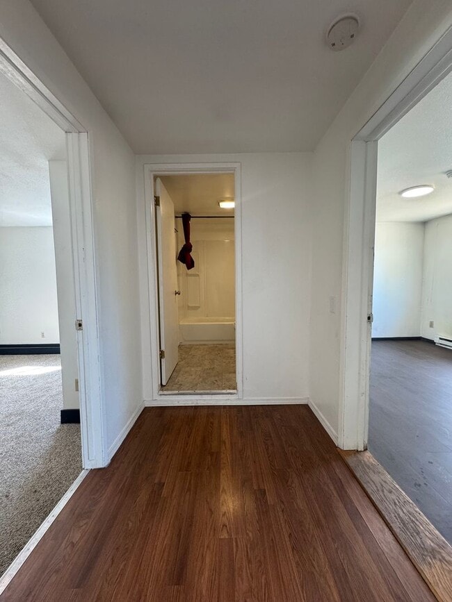 Building Photo - PET FRIENDLY 4 Bedroom 2 Bath