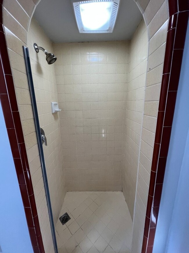 Building Photo - Burbank 3 bedroom 2 bathroom house for ren...