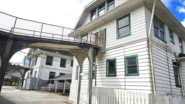 Building Photo - 500 B St