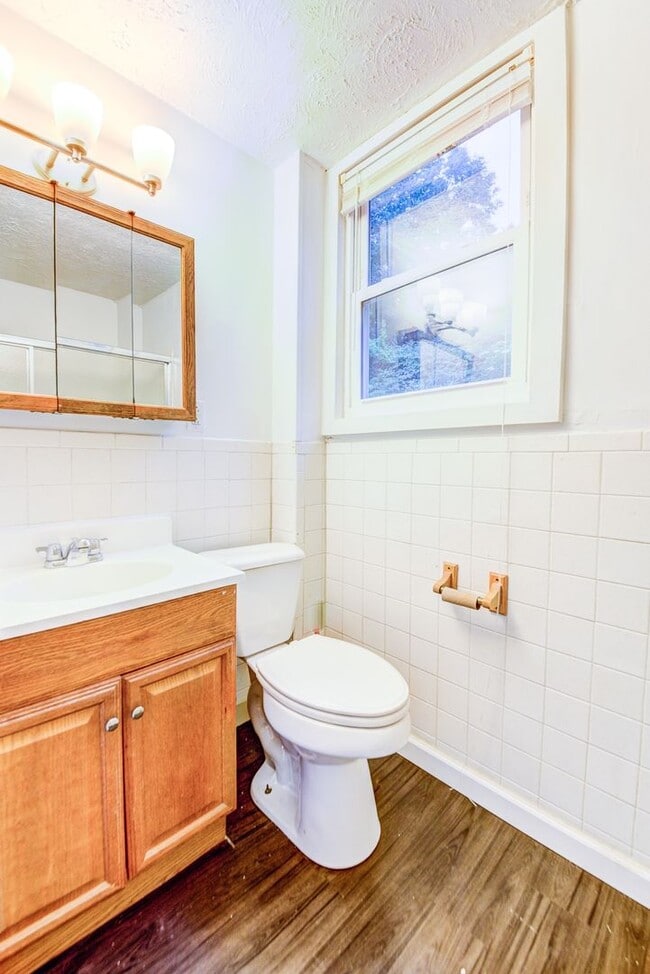 Building Photo - 2400 Mission St