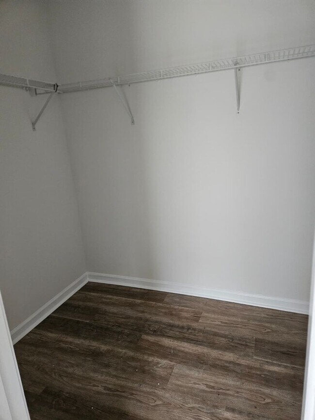 Building Photo - For rent 3 bedroom, 2 bath home