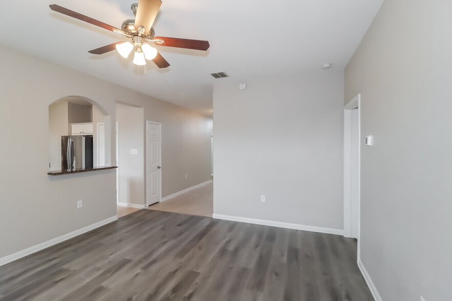 Building Photo - 400 Captain Grumbles Dr