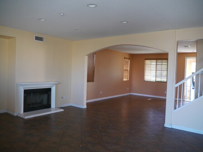 Building Photo - Spacious 4-Bedroom Home in North Fontana –...