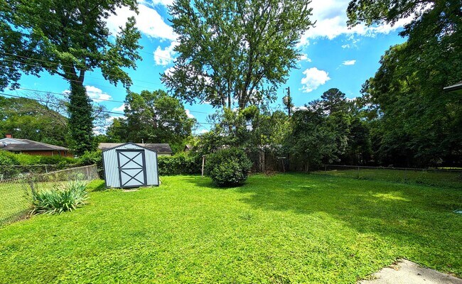 Building Photo - Minutes from UPTOWN! 4 Bedroom!  100% Remodeled!