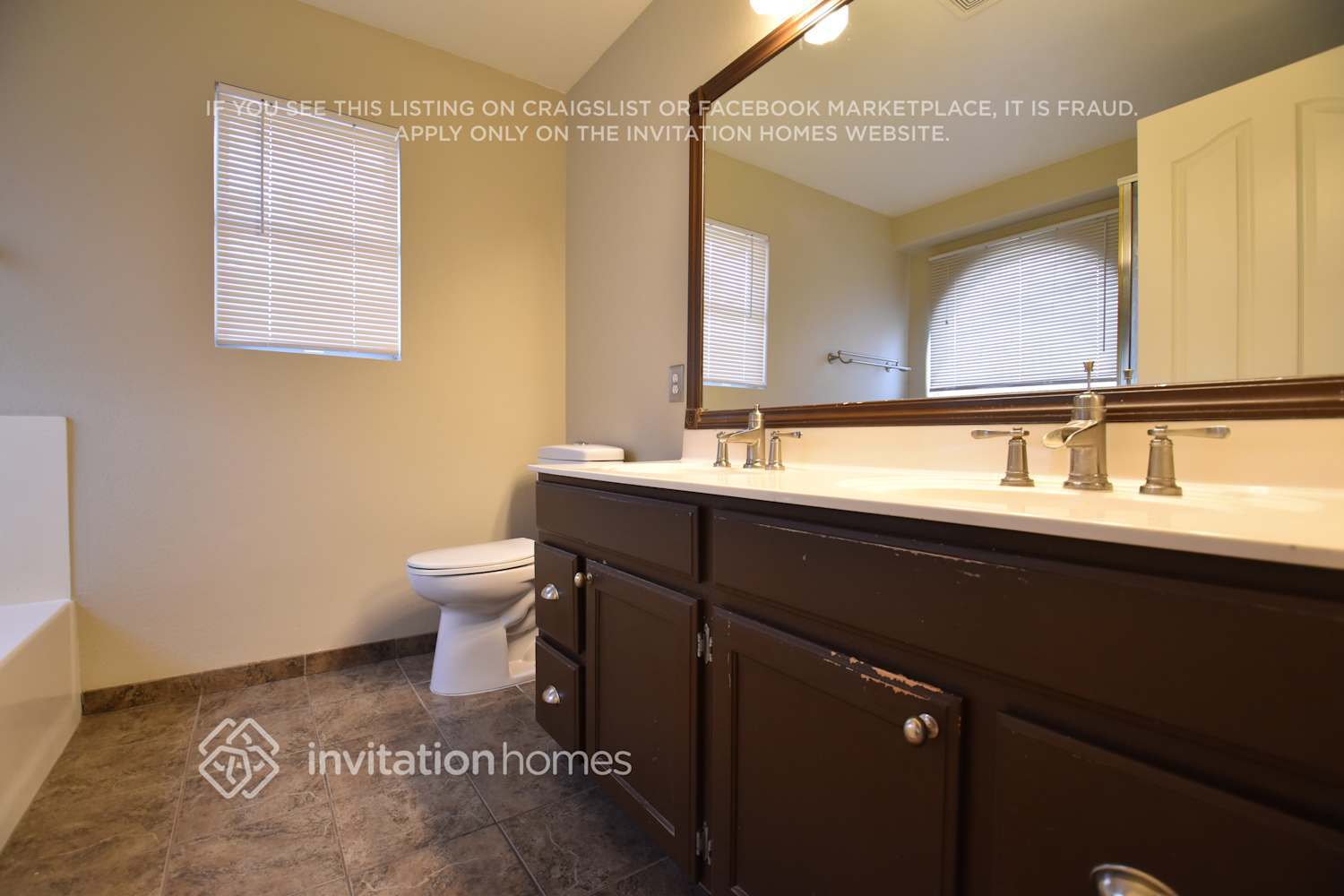 Building Photo - 6943 E Lakeview Ave