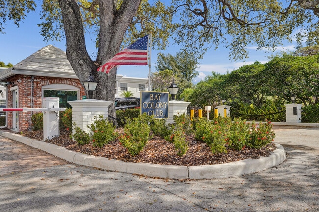 Building Photo - 6289 Bay Club Dr