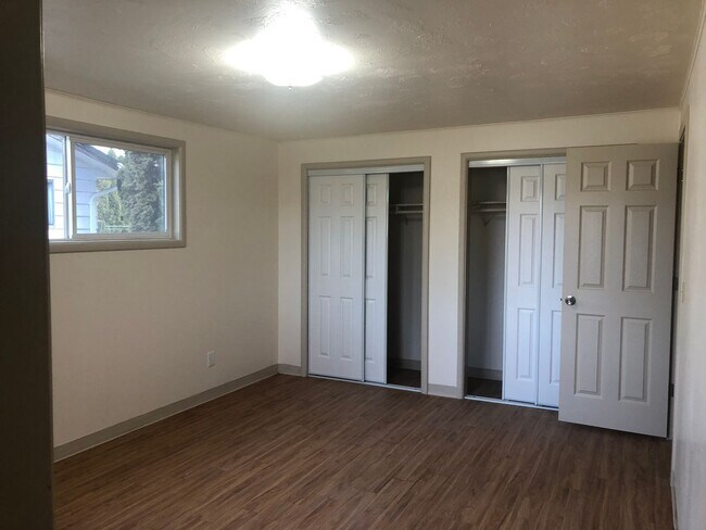 Building Photo - Surrounded by Nature, Close to Town!