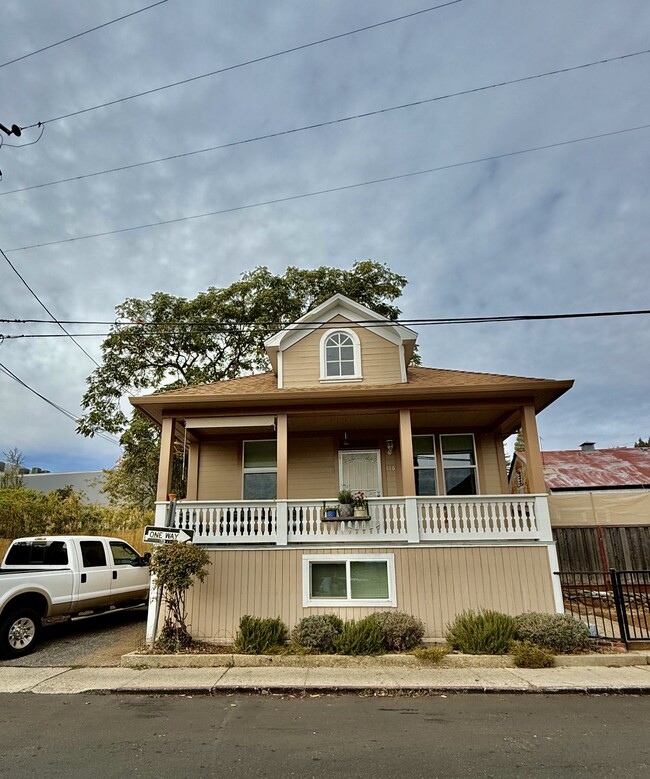 Building Photo - 116 N Church St