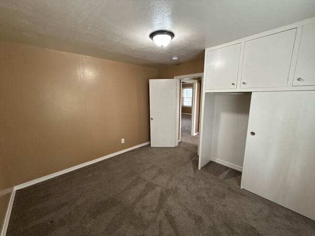 Building Photo - 465 Madrona Ave SE