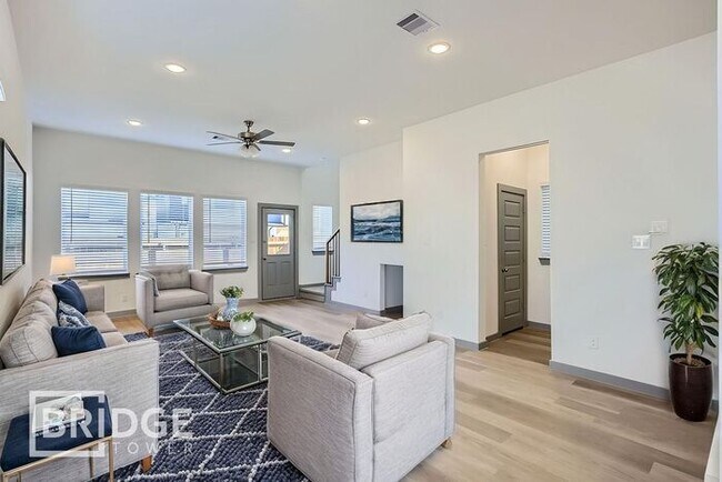 Building Photo - 33130 Willow Hts Ln