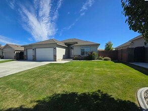 Building Photo - Short Term Rental Rental in Kennewick w/Lawn Care