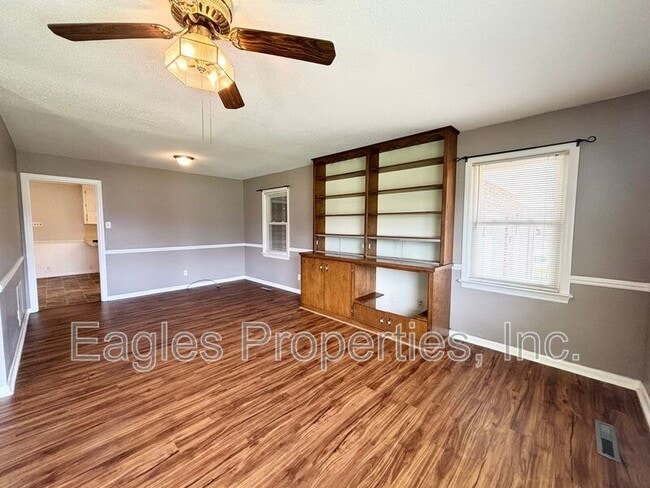 Building Photo - 657 Saulston Rd