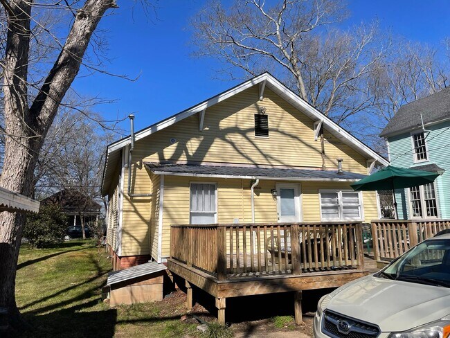 Building Photo - 565 Boulevard