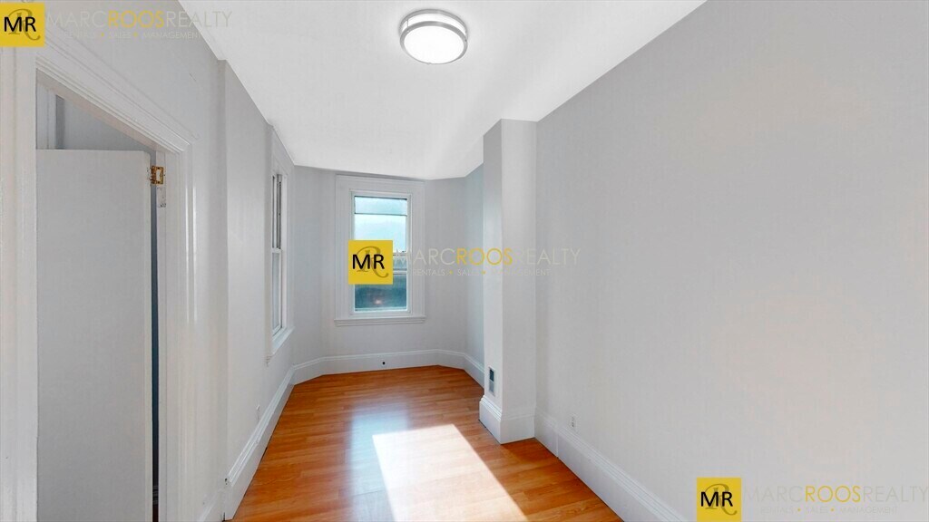Building Photo - 389 Beacon St