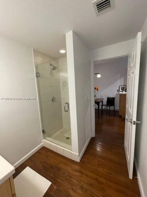 Building Photo - 2870 Pine Tree Dr