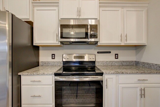 Building Photo - Sharp 3bed 2 ba.  upgrades throughout.