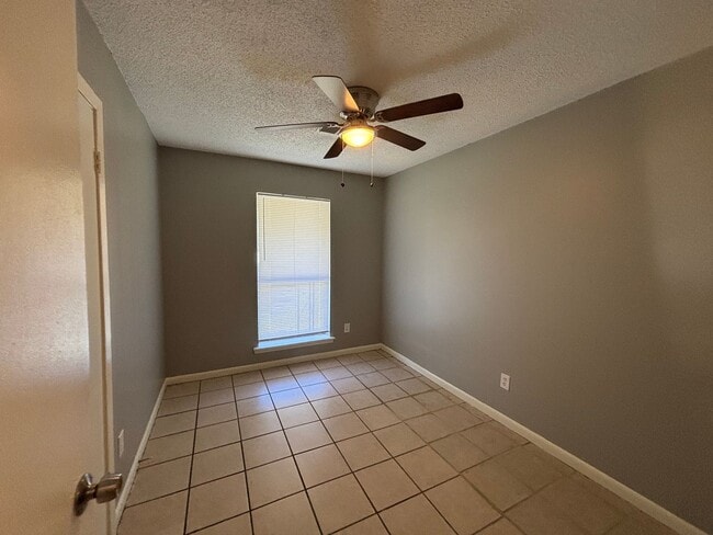 Building Photo - 5168 Corkwood Dr