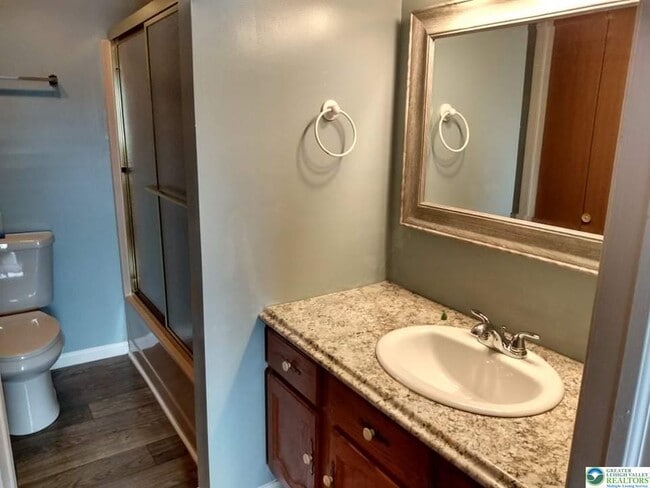 Building Photo - 933 N New St