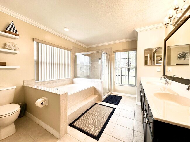 Building Photo - 174 SW Sea Lion Rd