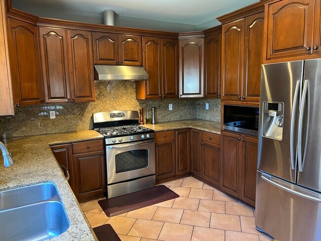 Kitchen - Stainless Steel Appliances - 6947 Jellico Ave