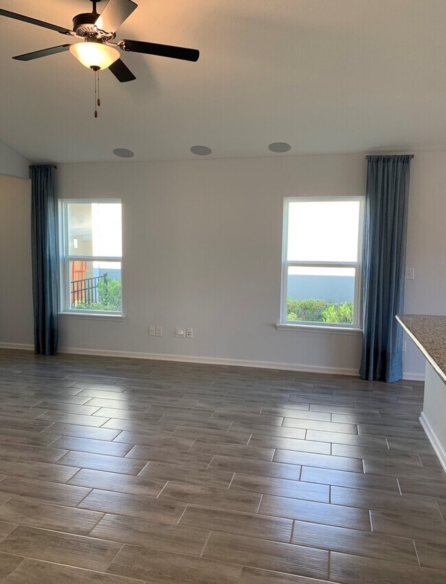 Building Photo - Stunning 3 Bed/2 Bath Home with Attached G...