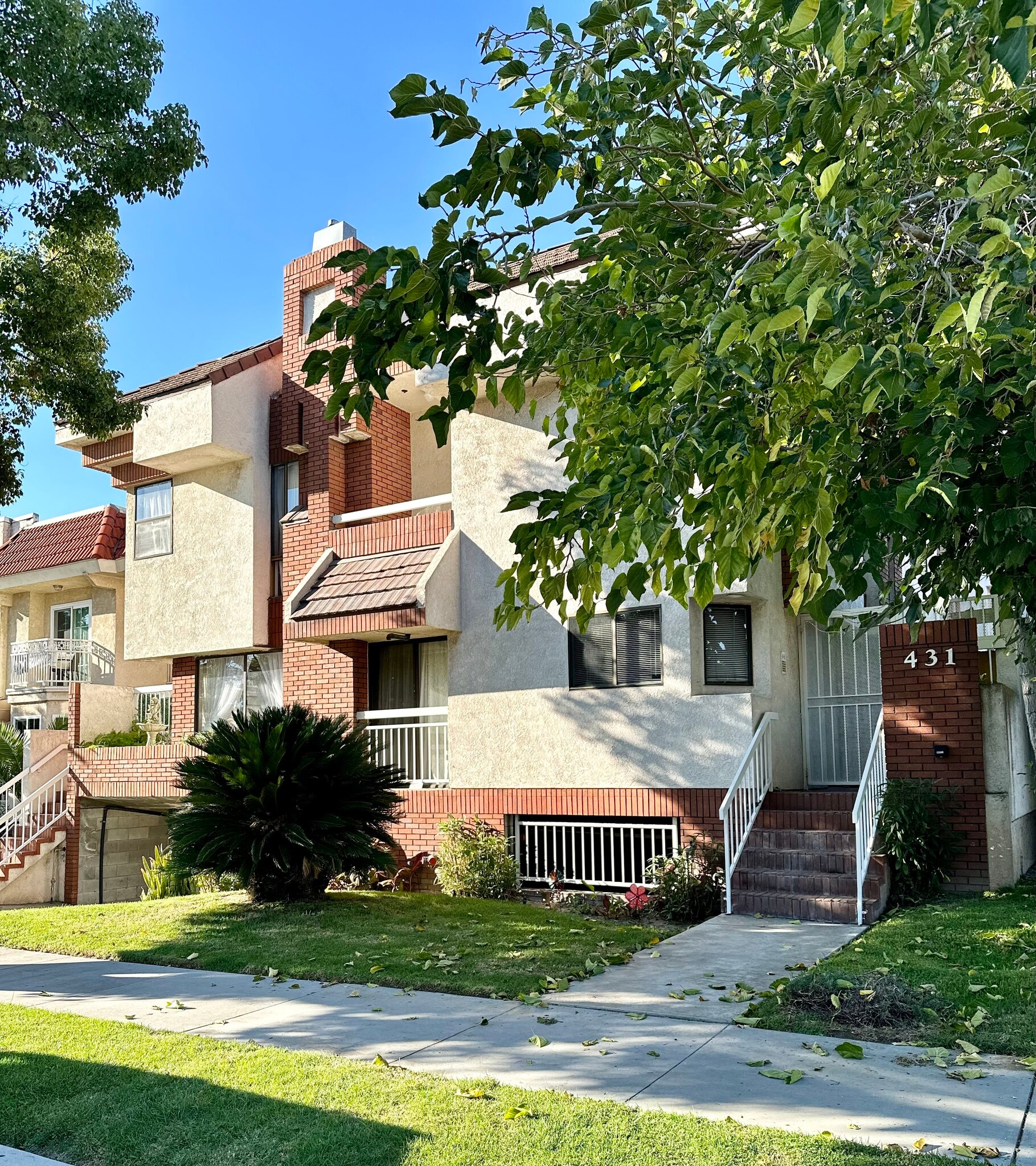 Building Photo - 431 W Lexington Dr