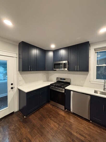 Kitchen - 4317 N Ashland Ave