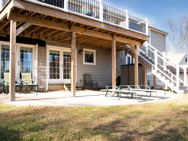 Building Photo - 72 Carson Ave