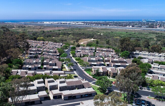 Building Photo - 7 Starburst Ct