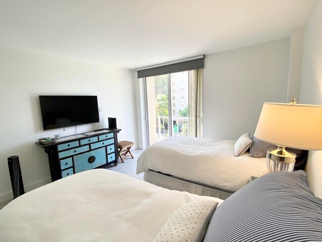 Building Photo - 3575 S Ocean Blvd